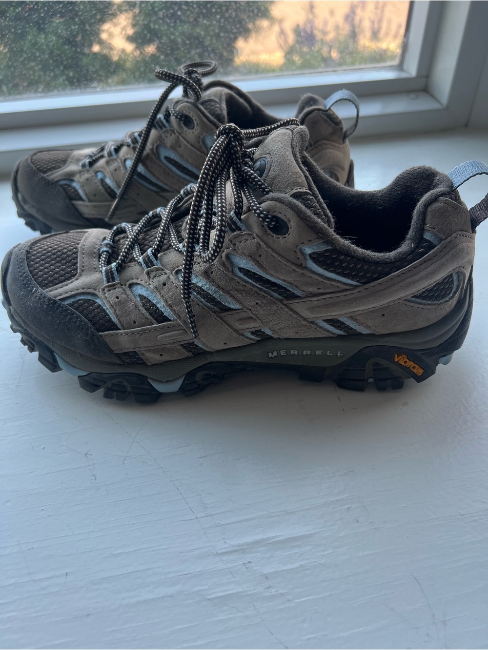 Merrell Women’s Moab 2 Vent Hiking Shoes, 8